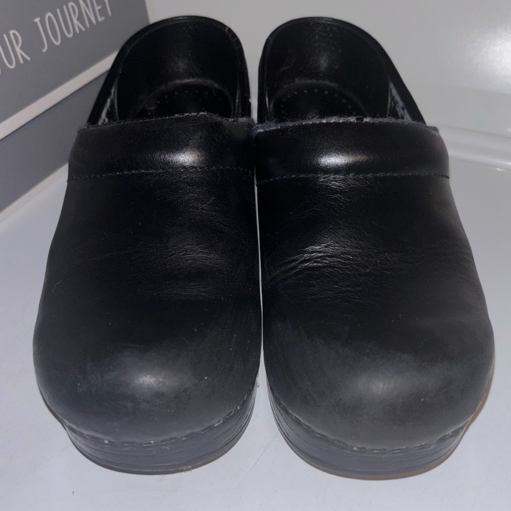 Dansko Black Leather Clogs Comfort Work Shoes EU 37 GUC - Picture 2 of 3